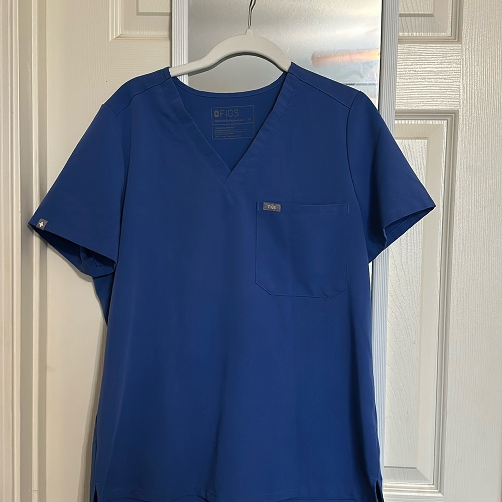 FIGS size medium scrubs top